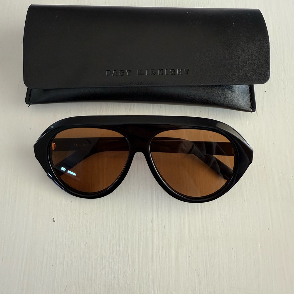 The Icon sunglasses by Past Midnight in black